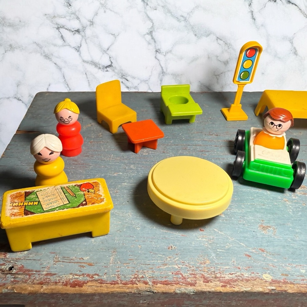 14 Vintage Fisher Price Little People School Bus Teacher Desk Kids Table Car
